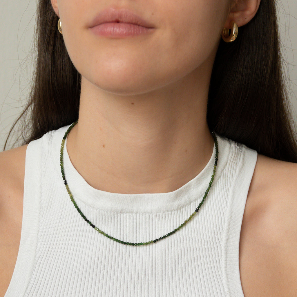 grüner Edelstein Turmalin Halskette von nachhaltiger Schmuckmarke LLR Studios aus Hamburg