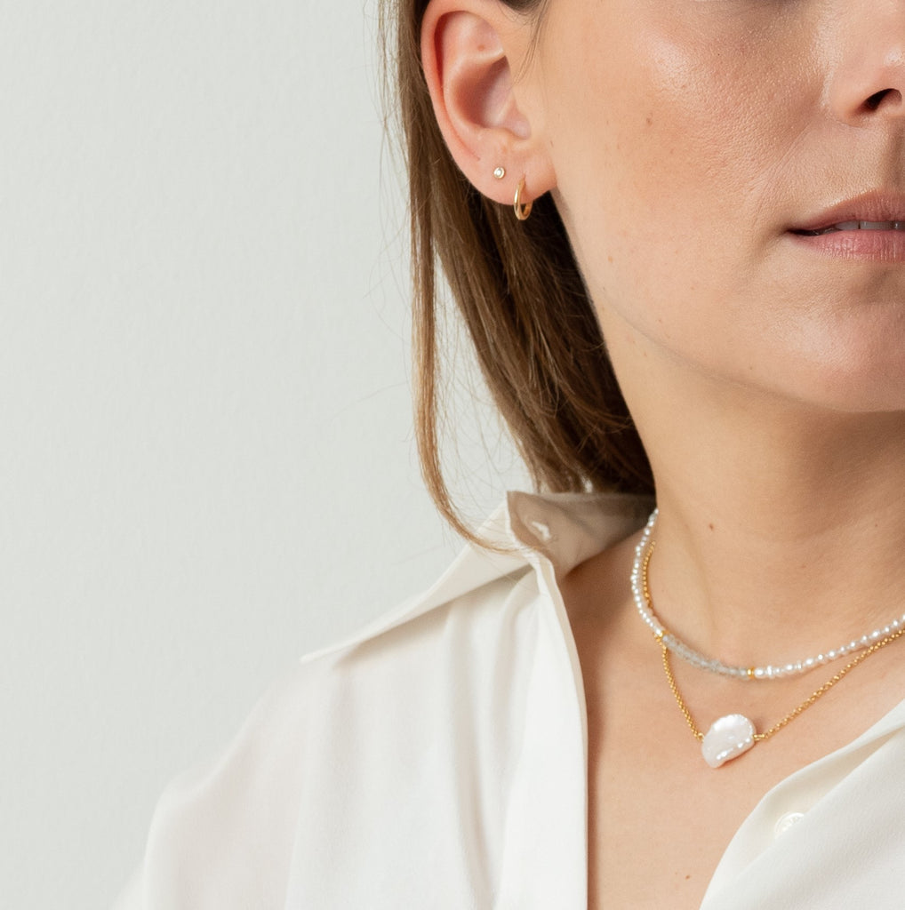 mini huggies small hoops for second piercing - kleine kreolen für den zweitenohrloch aus recyceltem 585er gold