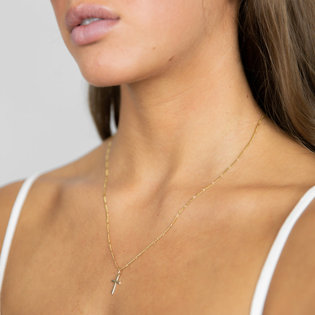 delicate figaro chain with cross pendant made of recycled 14k gold