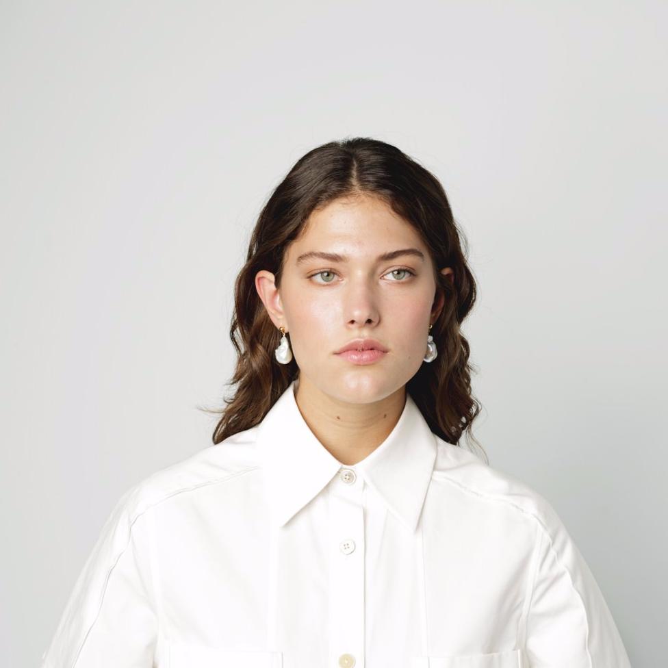 Perlenohrringe aus recyceltem 14k Gold und echte Süßwasserperlen