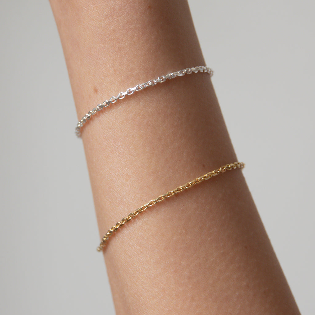 thin simple cable chain bracelet jewelry handmade in germany by sustainable jewelry brand LLR Studios from Hamburg