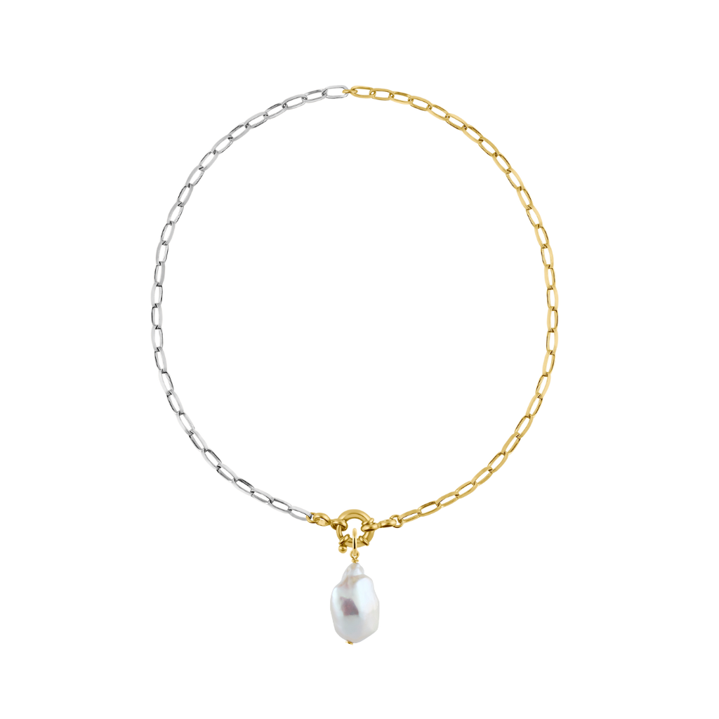 Halskette, die halb gold halb silber ist mit Perlenanhänger