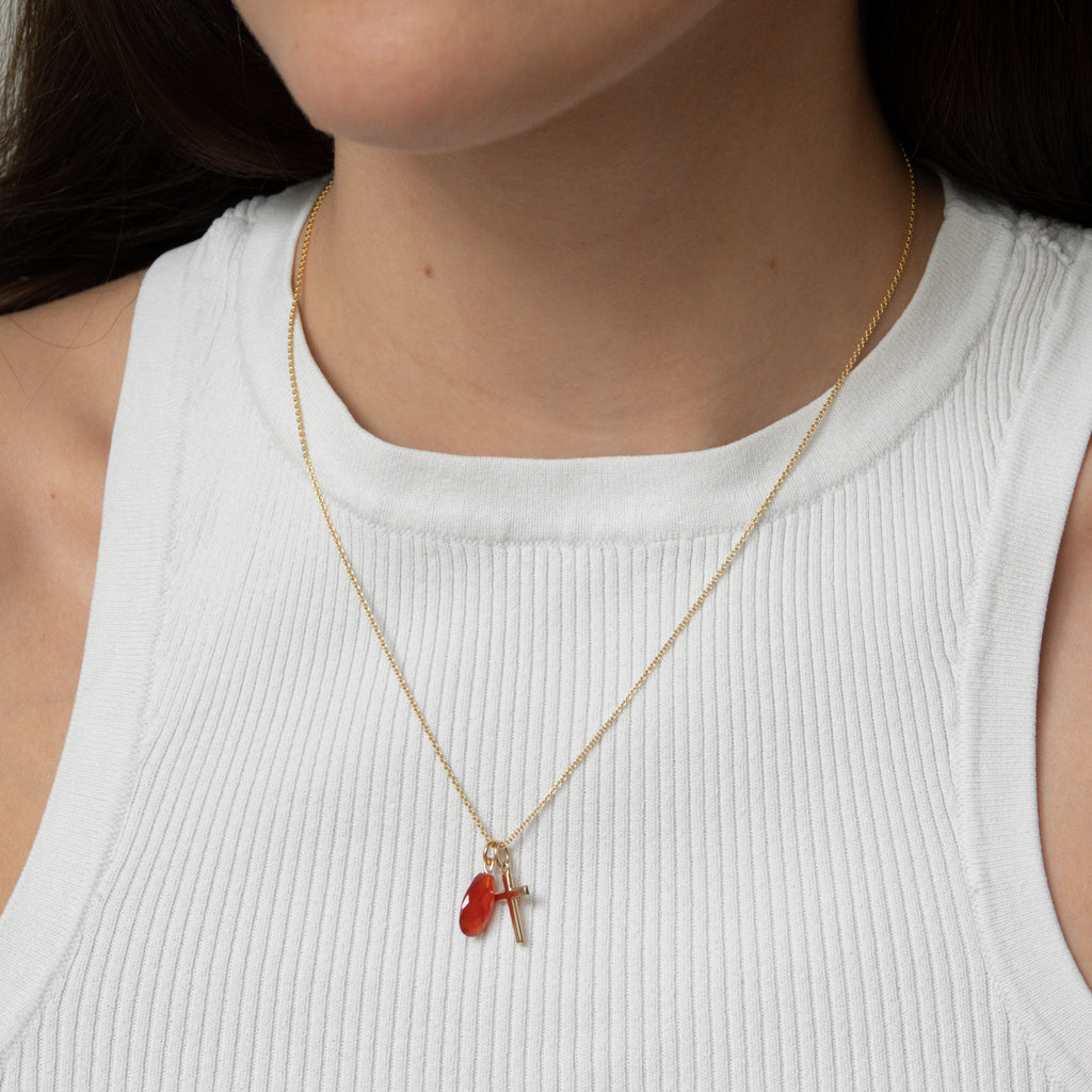 recycled 14k gold cross pendant with carnelian pendant on gold chain - Kreuz Anhänger aus recyceltem 14k Gold - sustainable jewelry from hamburg LLR Studios